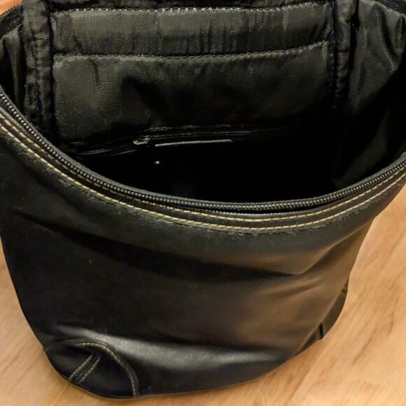 Vintage NINE & COMPANY Black Leather Backpack Minimalist Bag Purse Adjustable - Picture 5 of 7